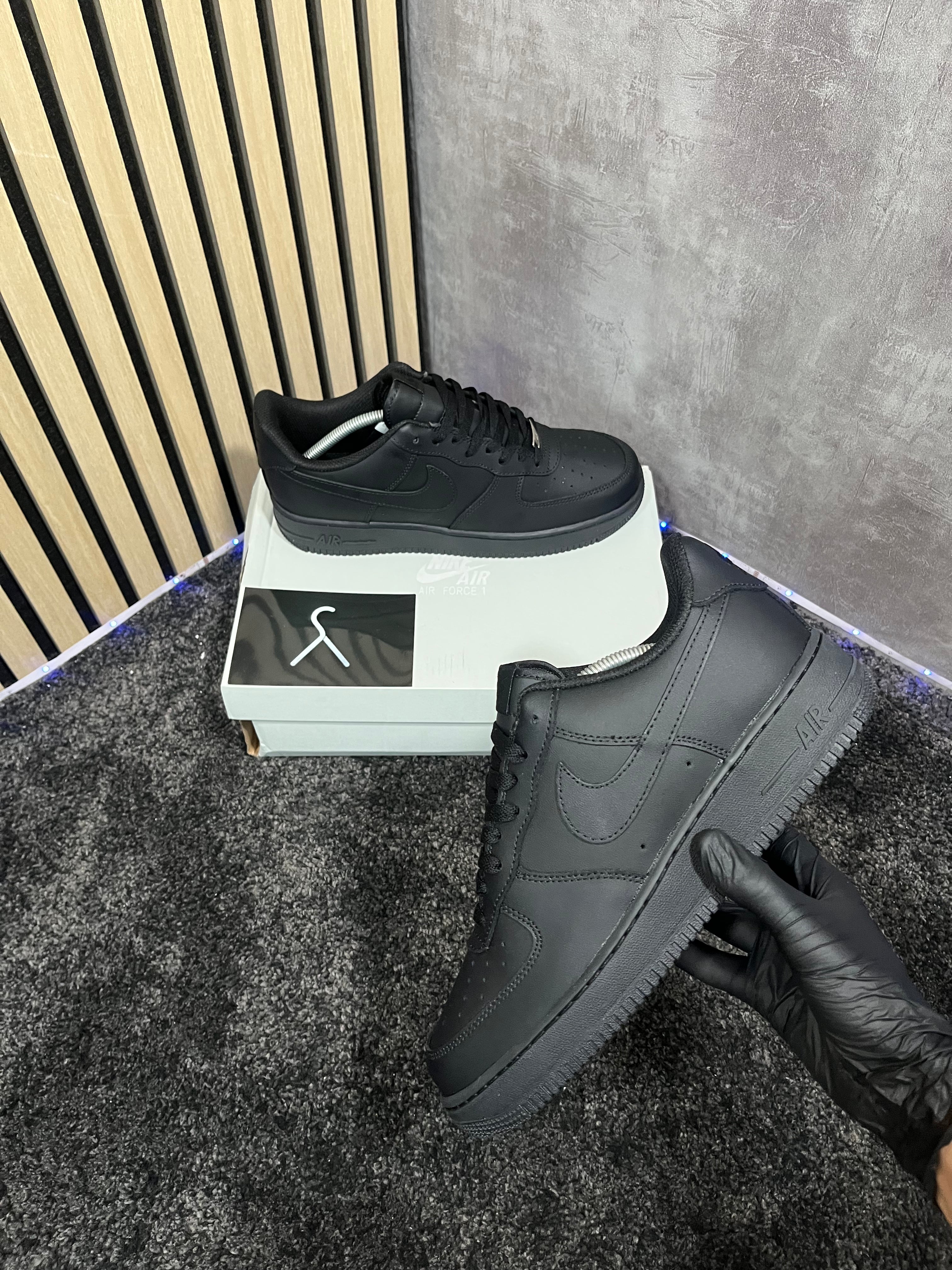 NIKE AIRFORCE 1 NEGRAS