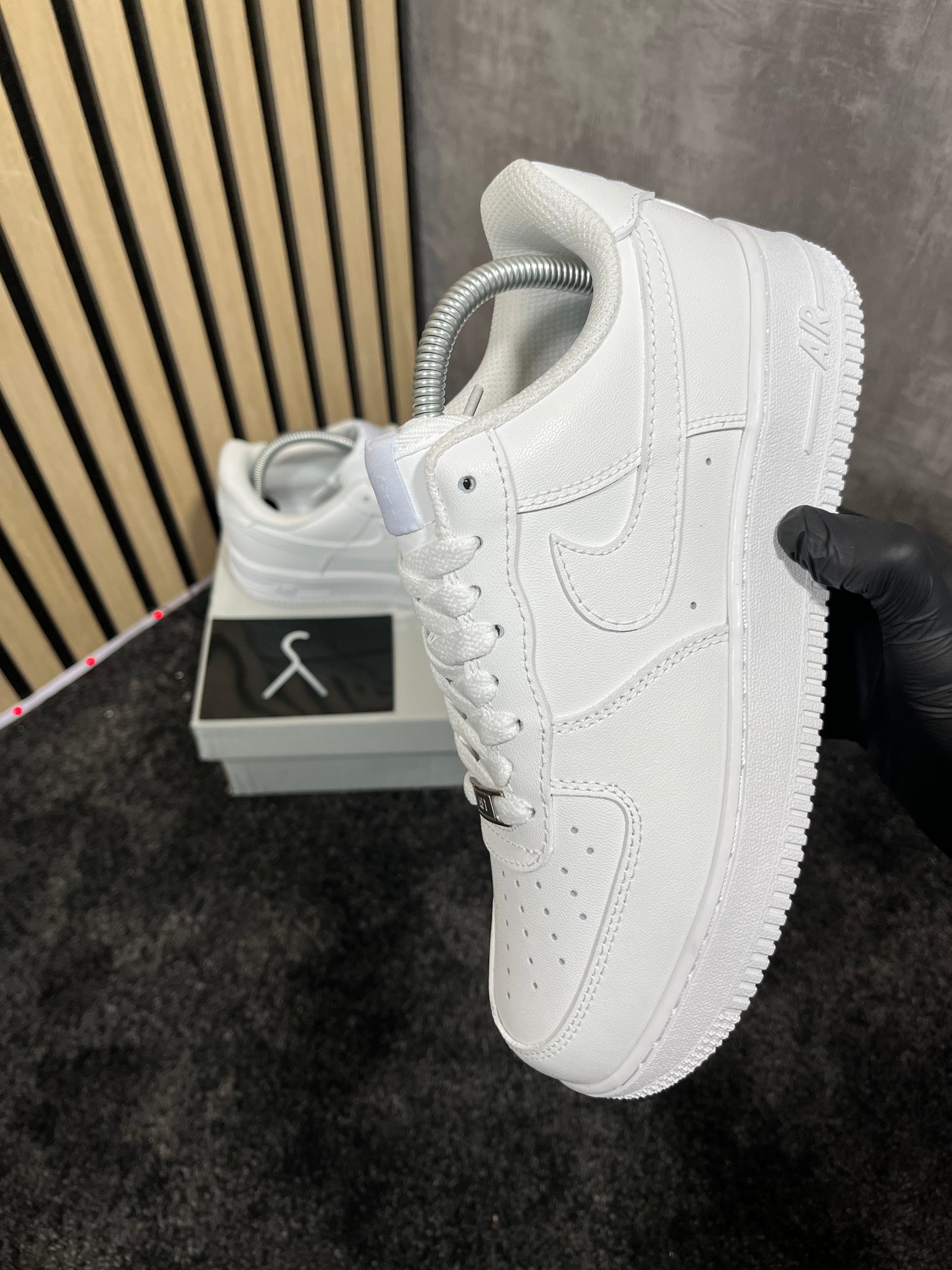 NIKE AIRFORCE I BLANCAS