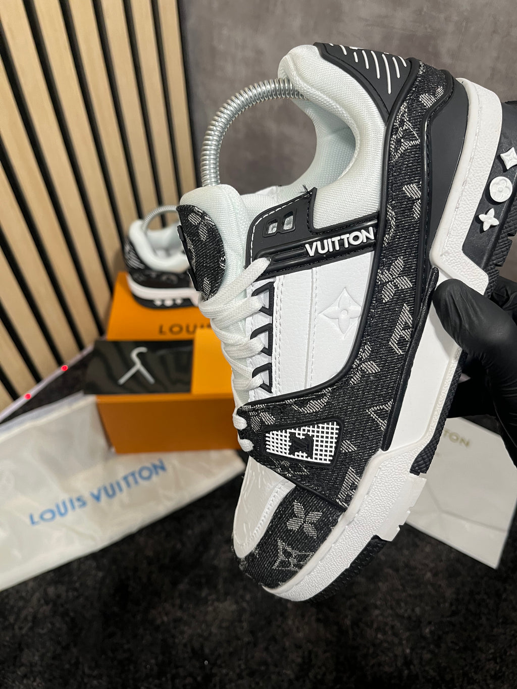 LV TRAINER