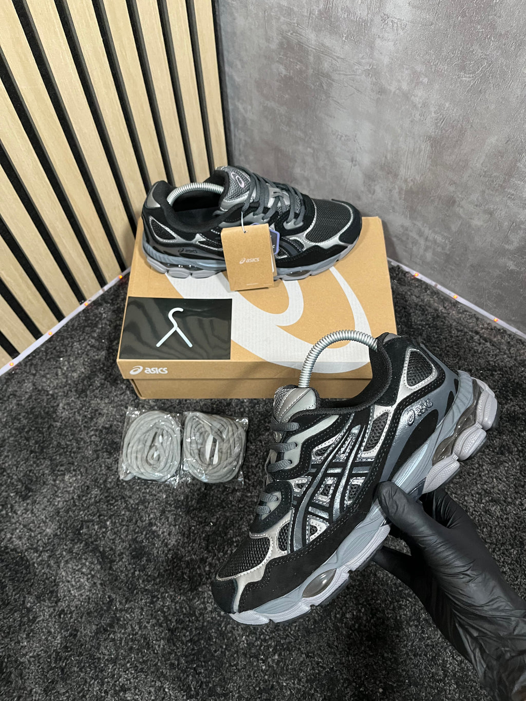 ASICS GEL-NYC NEGRAS DOLBE CORDÓN