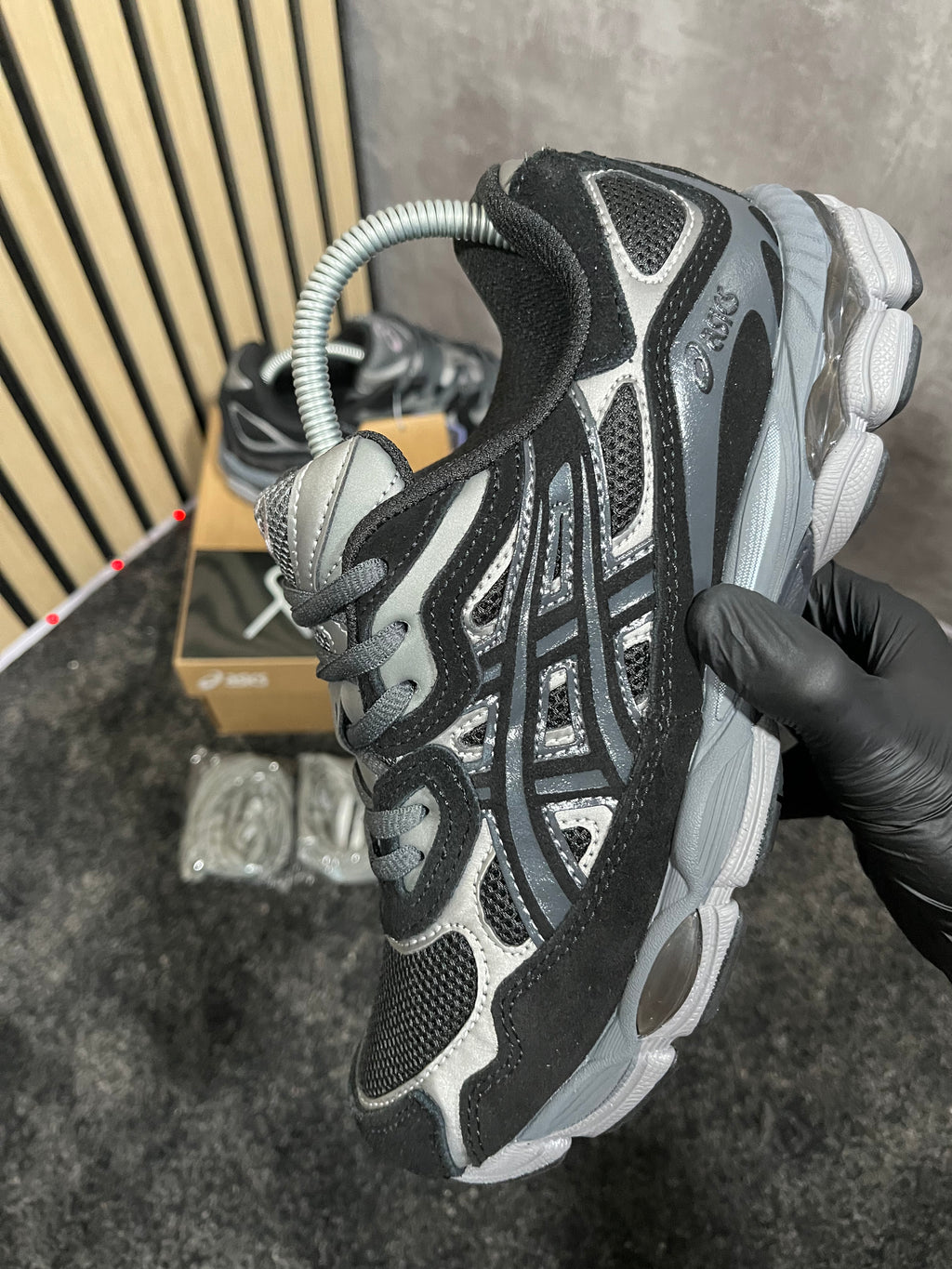 ASICS GEL-NYC NEGRAS DOLBE CORDÓN