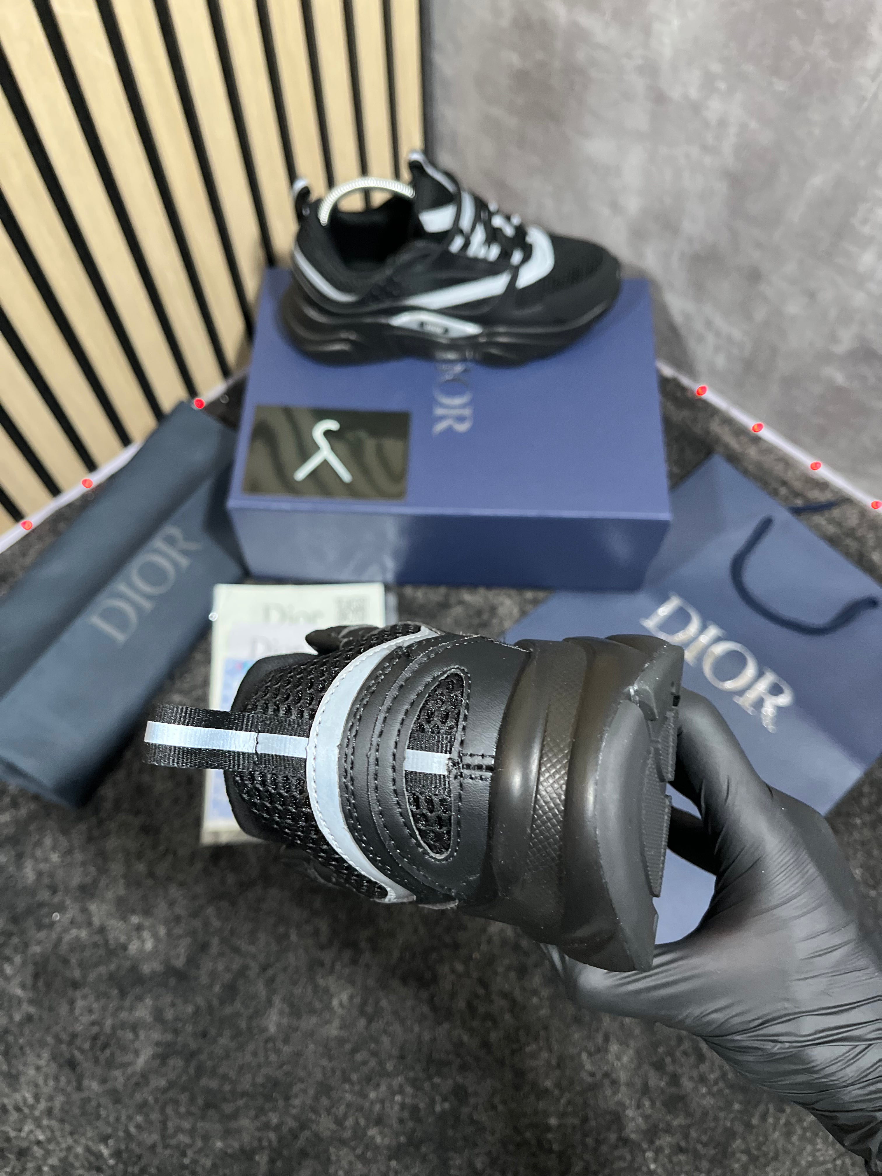 DIOR B22 NEGRAS