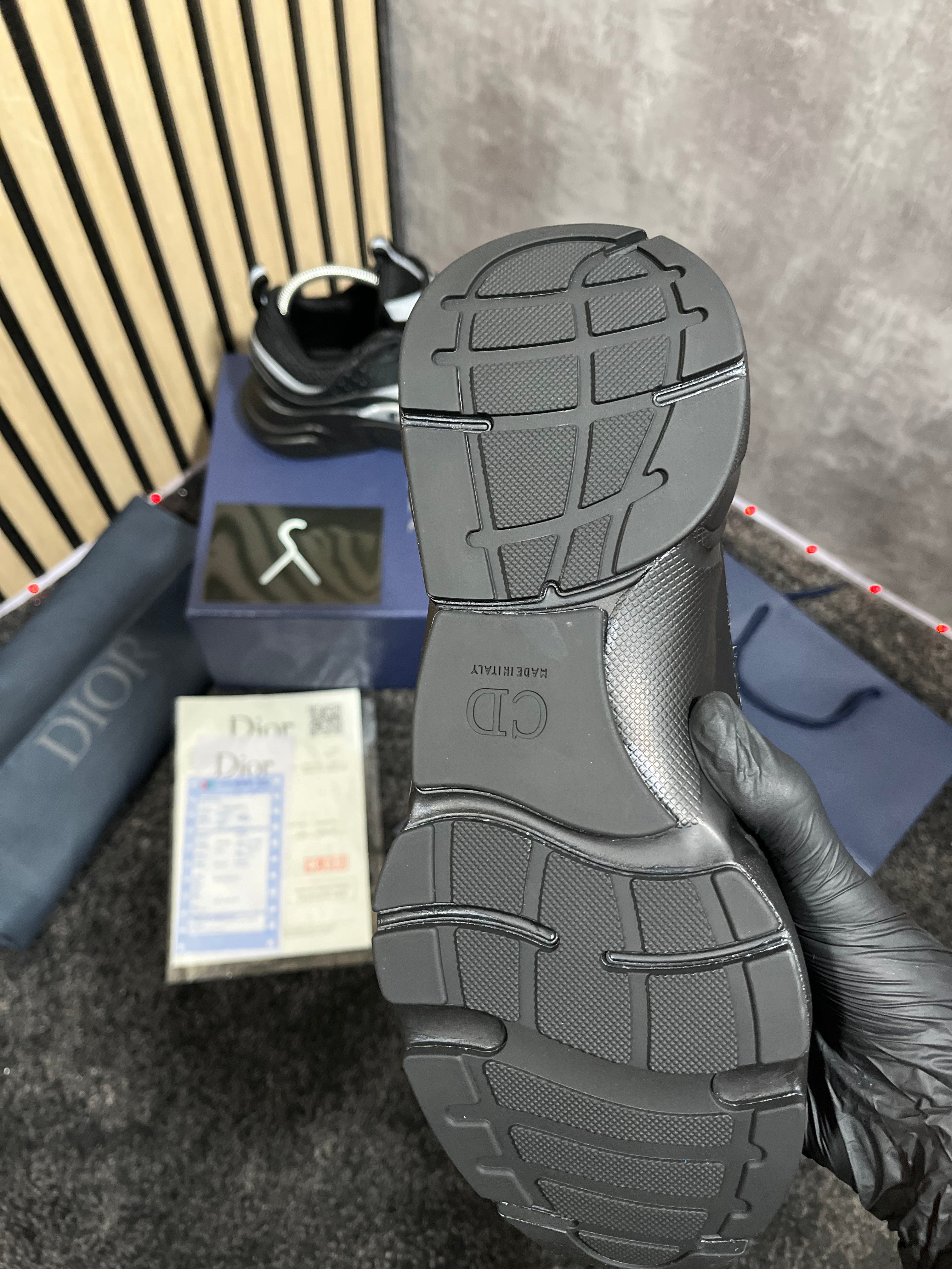 DIOR B22 NEGRAS